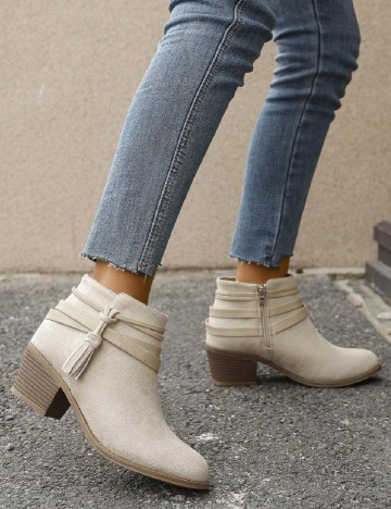 
						Botine SHEIN, crem