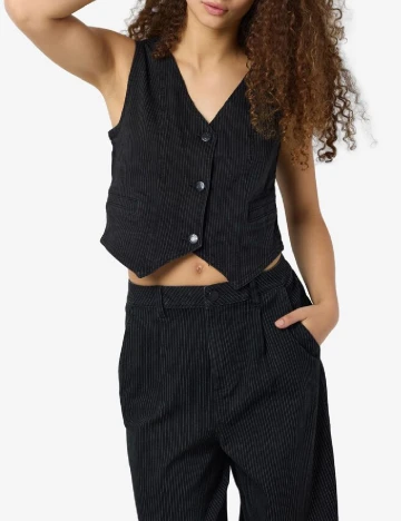 Vesta Noisy May, negru