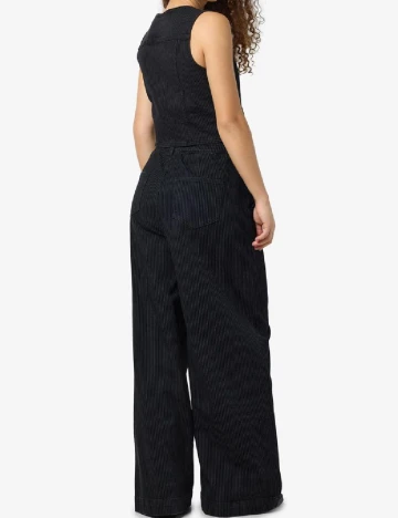 Vesta Noisy May, negru