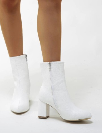 
						Botine SHEIN, alb