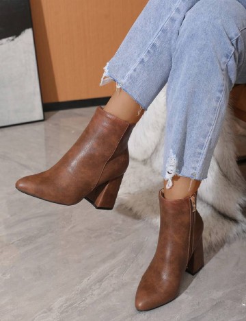 
						Botine SHEIN, maro
