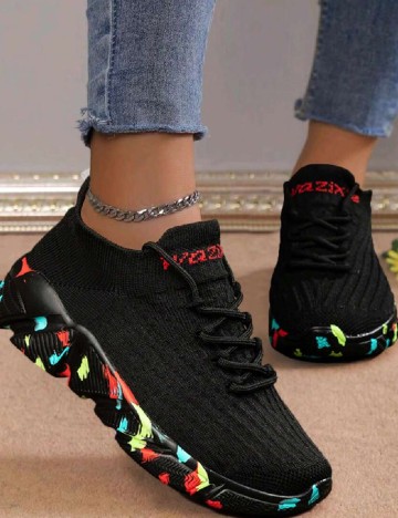 
						Adidasi SHEIN, negru