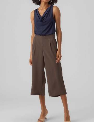 
						Pantaloni Vero Moda, maro