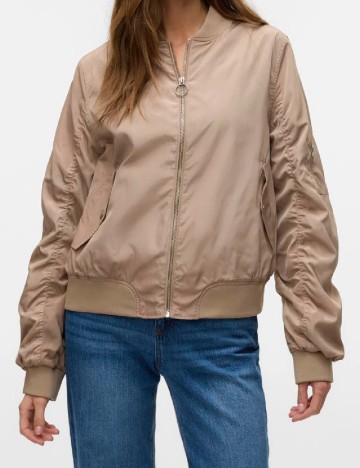 
						Jacheta Vero Moda, maro