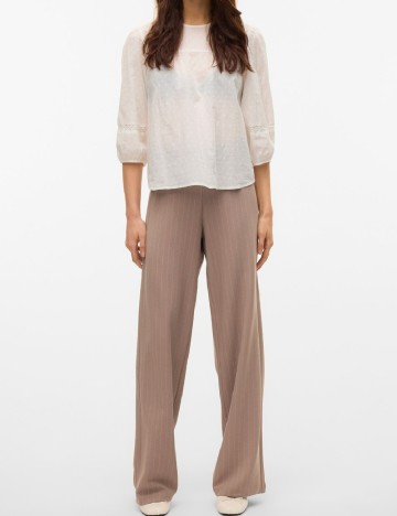 
						Pantaloni Vero Moda, maro
