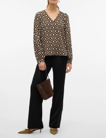 
						Bluza Vero Moda, maro