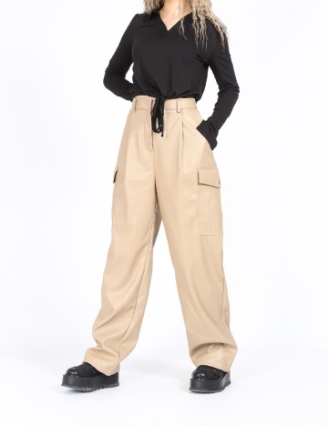 
						Pantaloni Vero Moda, maro