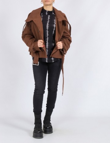 
						Jacheta Vero Moda, maro