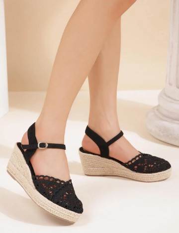 
						Sandale SHEIN, negru