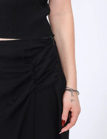 Fusta Only, negru