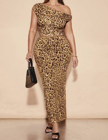 
						Compleu SHEIN CURVE, animal print
