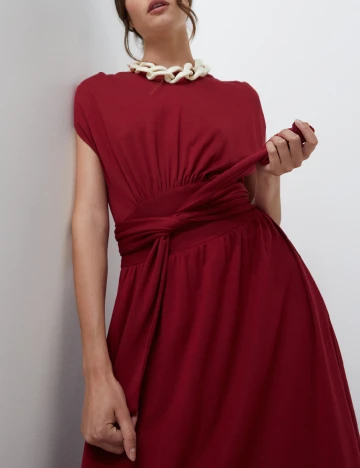 Rochie medie Motivi, rosu