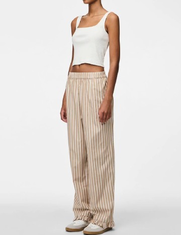 
						Pantaloni Pieces, maro