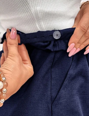 Pantaloni scurti SHEIN Maternity, bleumarin
