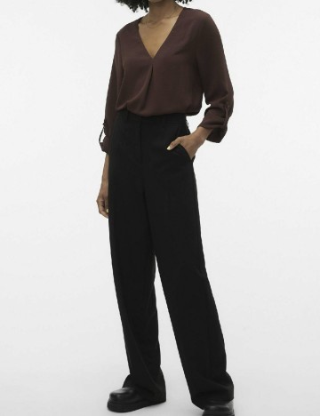 
						Bluza Vero Moda, maro