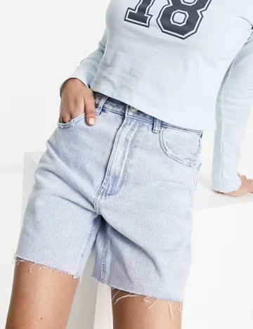 Pantaloni scurti Stradivarius, albastru deschis
