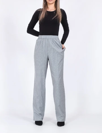 Pantaloni Pieces, gri