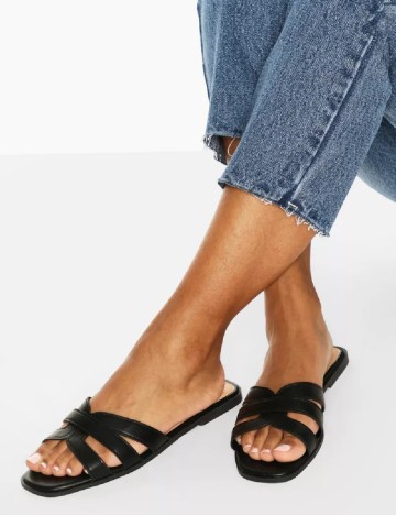 
						Slapi Boohoo, negru