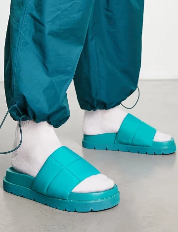 Slapi Public Desire, turcoaz