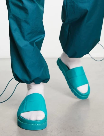 Slapi Public Desire, turcoaz