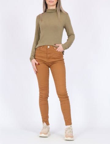 
						Pantaloni Vero Moda, maro