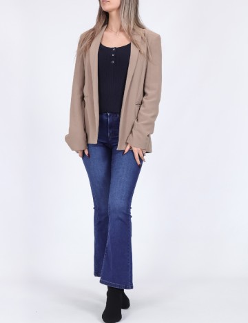 Blazer Only, maro