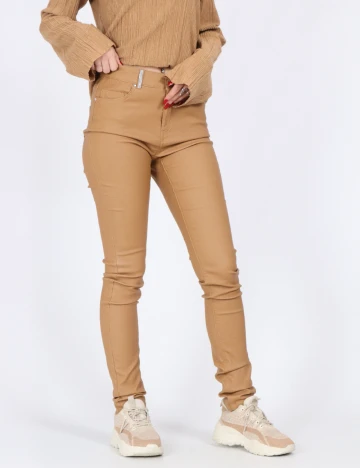 Pantaloni Only, maro Maro