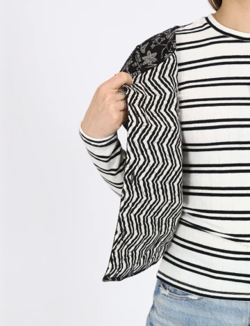 Vesta Only, negru