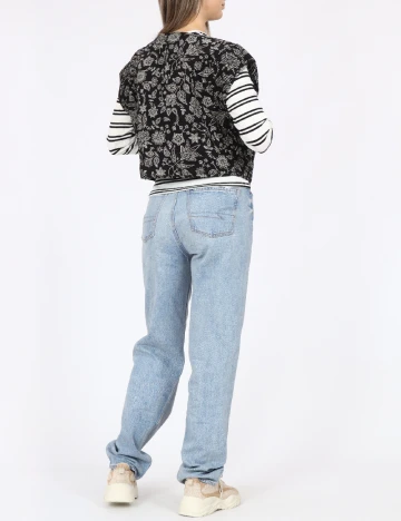 Vesta Only, negru