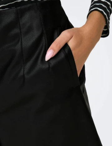 Pantaloni scurti Only, negru