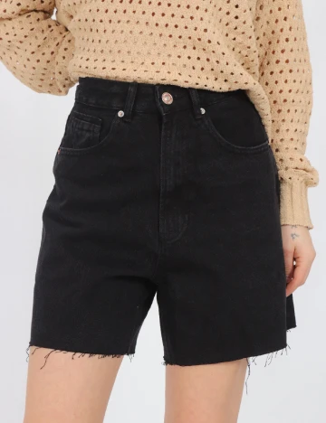 Pantaloni scurti Stradivarius, negru