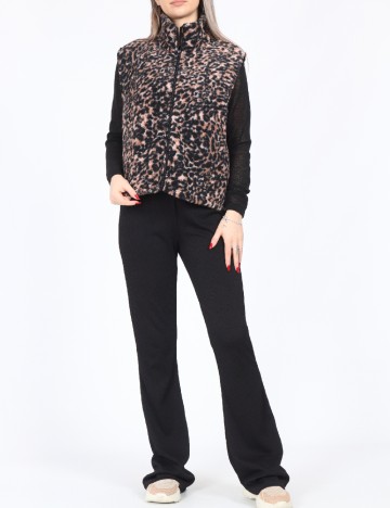 
						Vesta Only, negru/maro