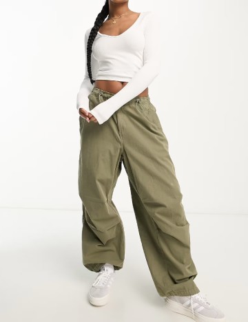 
						Top Stradivarius, alb