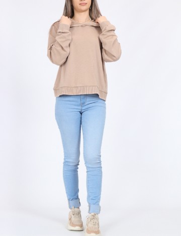 
						Hanorac Vero Moda, maro
