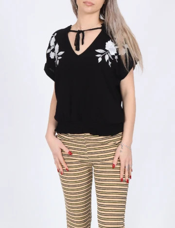 Pantaloni Something New, crem