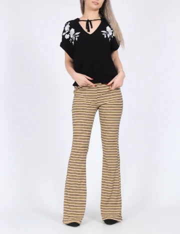 Pantaloni Something New, crem
