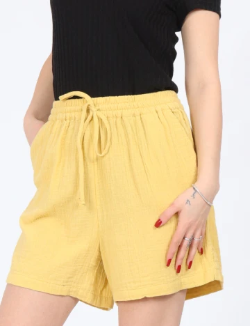 Pantaloni scurti Only, galben Galben