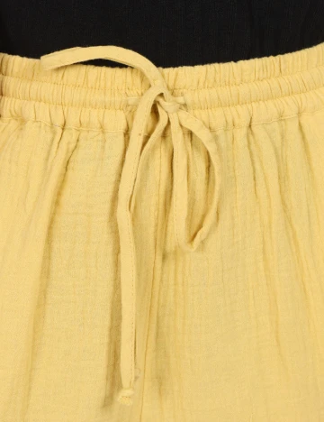 Pantaloni scurti Only, galben Galben