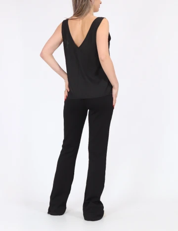Maiou Jacqueline de Yong, negru
