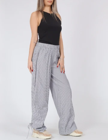 Pantaloni Pieces, gri