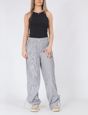 Pantaloni Pieces, gri