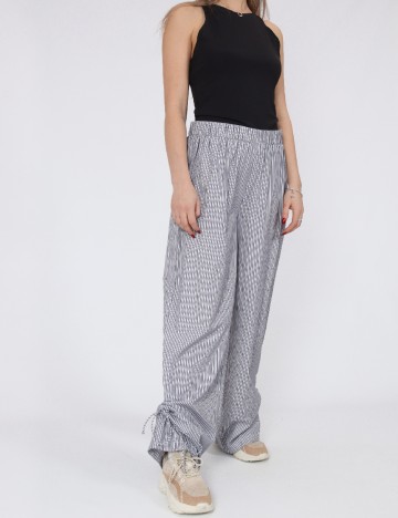 
						Pantaloni Pieces, gri