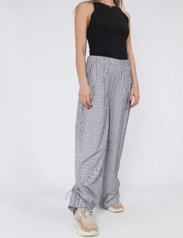 Pantaloni Pieces, gri
