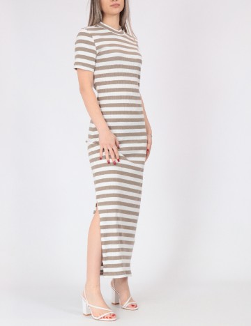 
						Rochie lunga Noisy May, maro