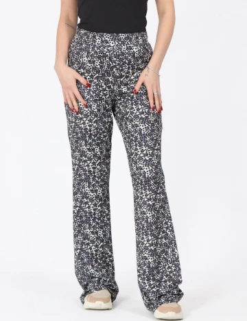 Pantaloni Pieces, mix culori