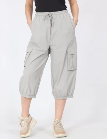 Pantaloni trei sferturi Vero Moda, gri