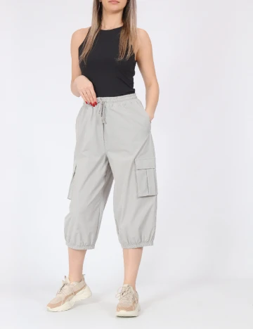 Pantaloni trei sferturi Vero Moda, gri