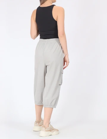 Pantaloni trei sferturi Vero Moda, gri