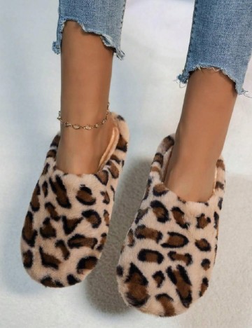 
						Papuci de Casa SHEIN, animal print