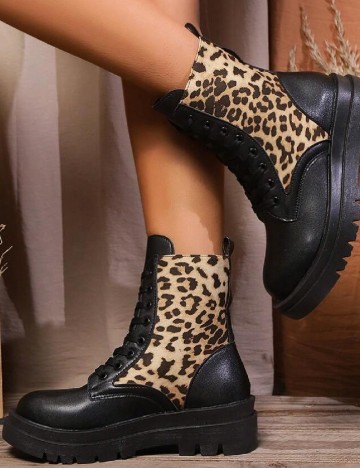 
						Ghete SHEIN, negru/animal print